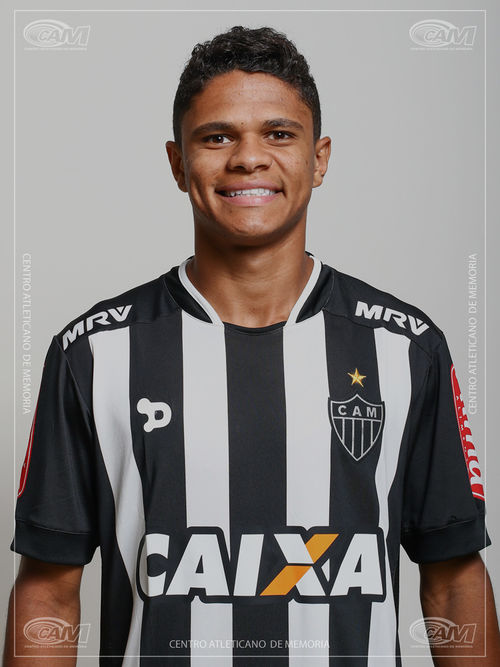 Ex-lateral do Atlético-MG e Náutico, Douglas Santos vibra com